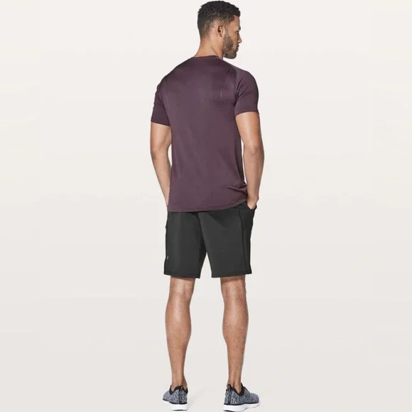 Lululemon Fundamental Short 9" in Black - Picture 2 of 4